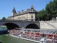 Bateaux-mouche parisiens